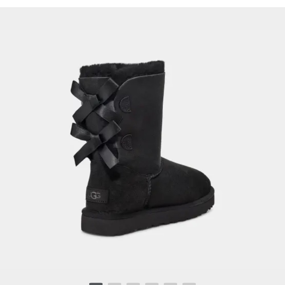 BAILEY BOW UGGS NEVER WORN
